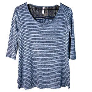 Xhilaration Gray and White Relaxed Tunic Top 3/4 Sleeves Lace back stretch.